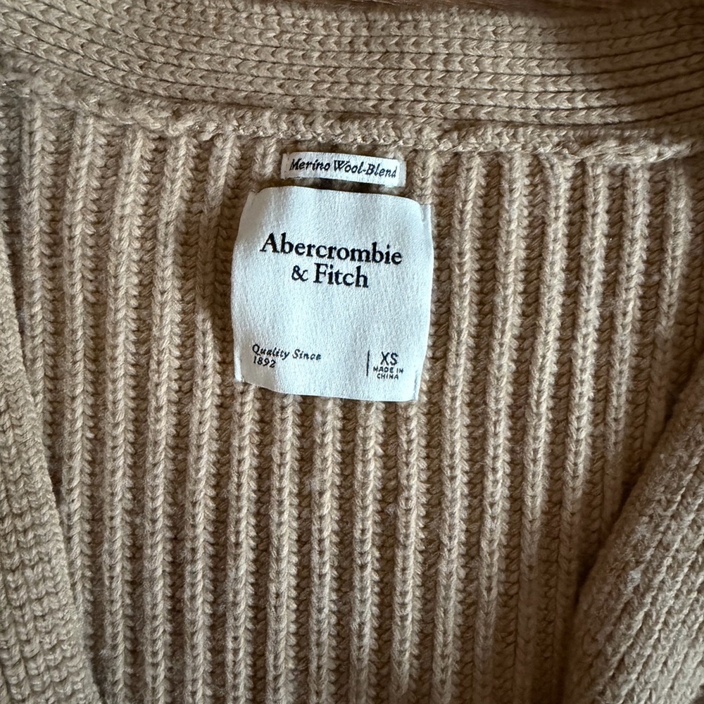 Abercrombie & Fitch Tan Ribbed V-Neck Sweater - Picture 2 of 3